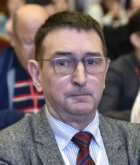 Dr C. Strepenne